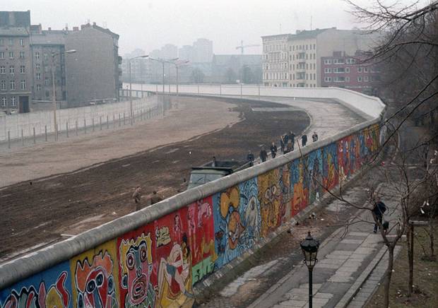 View-from-Thierry-Noir's-bathroom-in-the-1980s