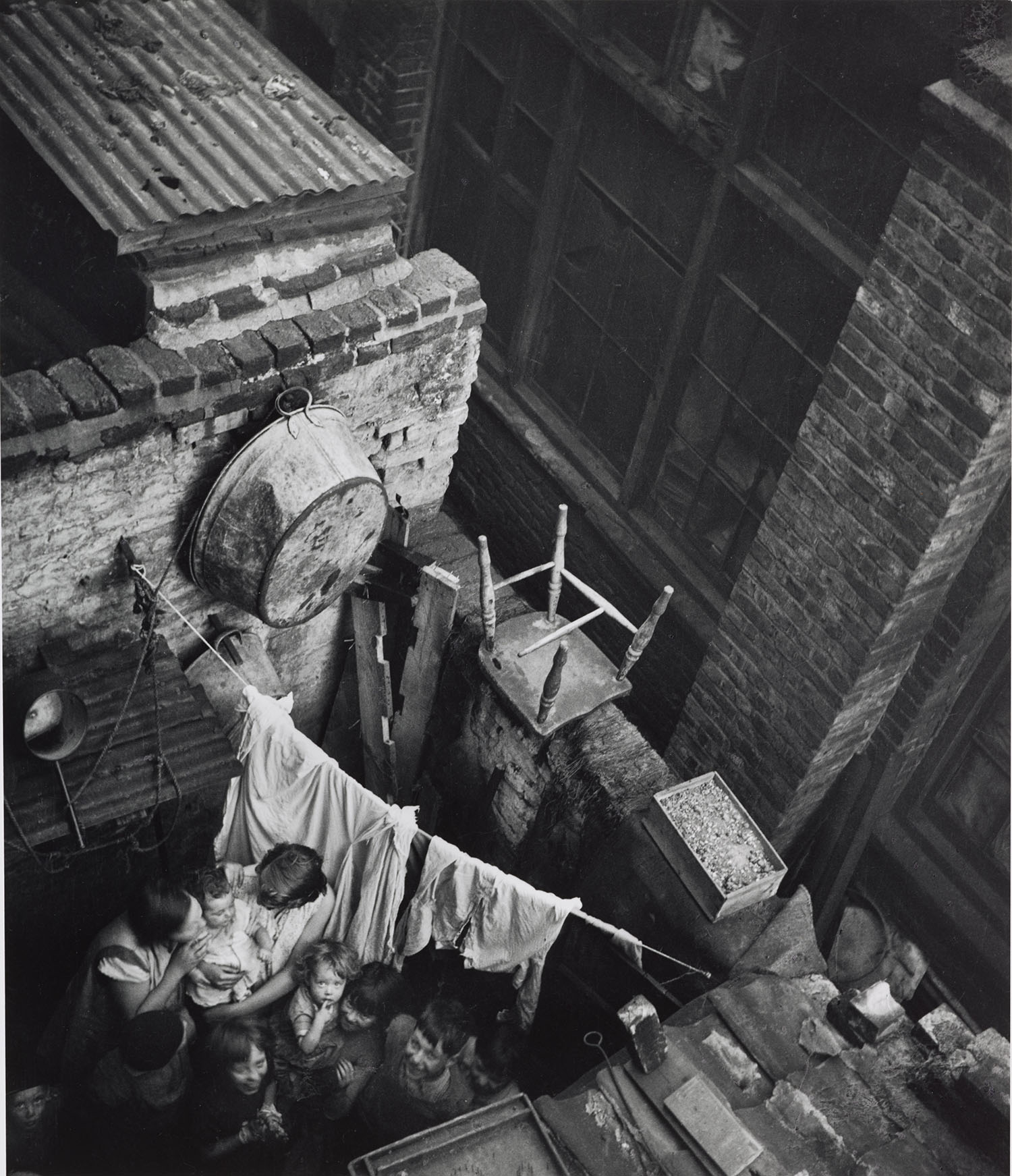 Edith Tudor-Hart. Kensal House, London ca. 1938 © Edith Tudor-Hart / National Galleries of Scotland