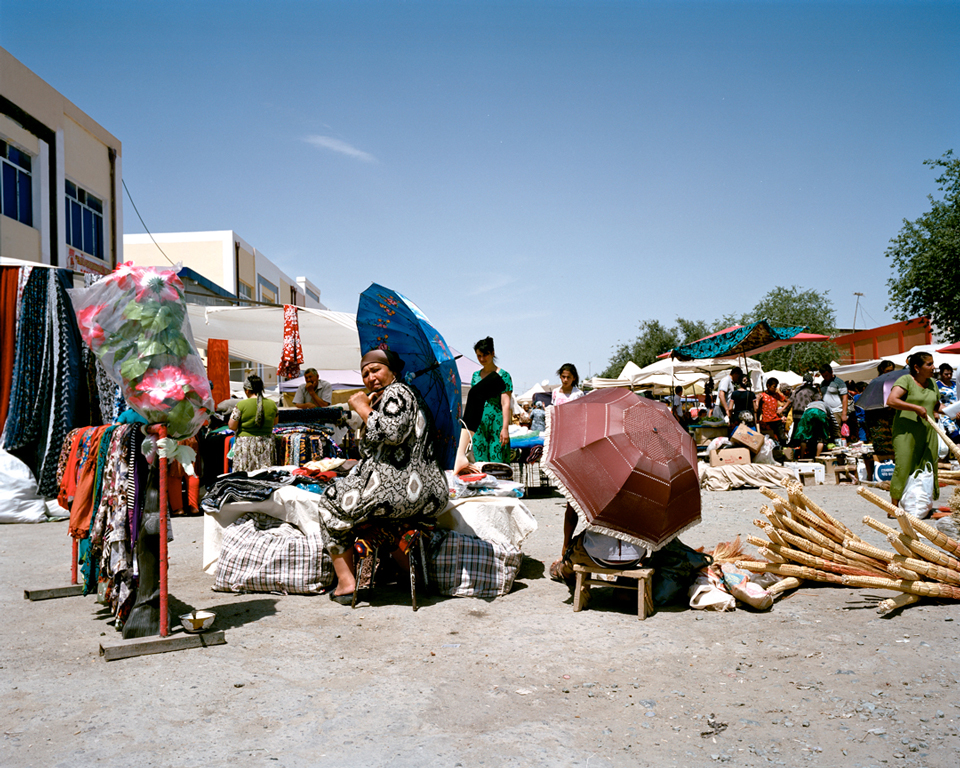 Marco-Barbieri-Water-In-The-Desert-Market-Woman