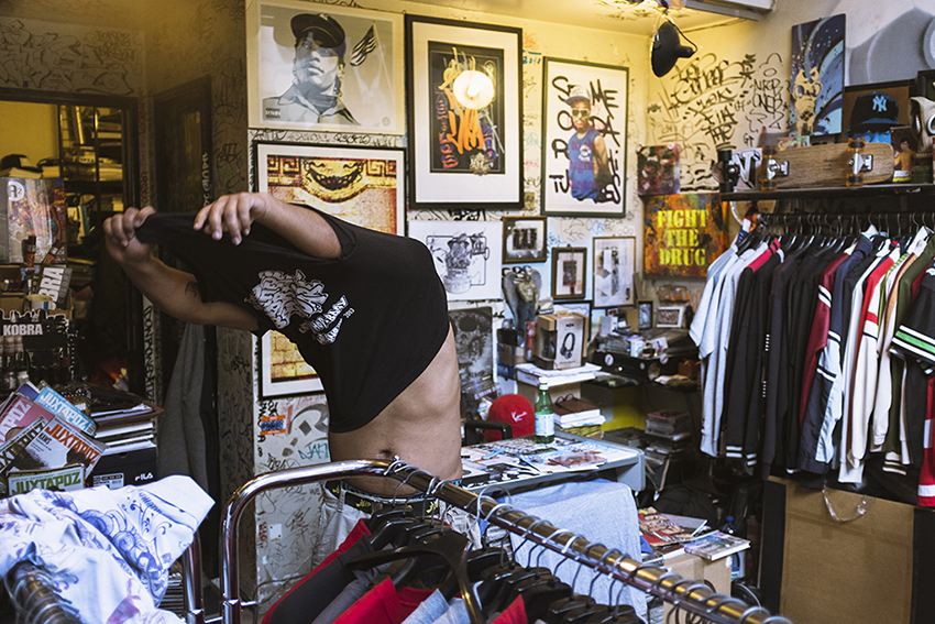 012-swag-lab-milano-storico-negozio-milanese-di-abbigliamento-e-non-solo-legato-all-hip-hop_1_orig