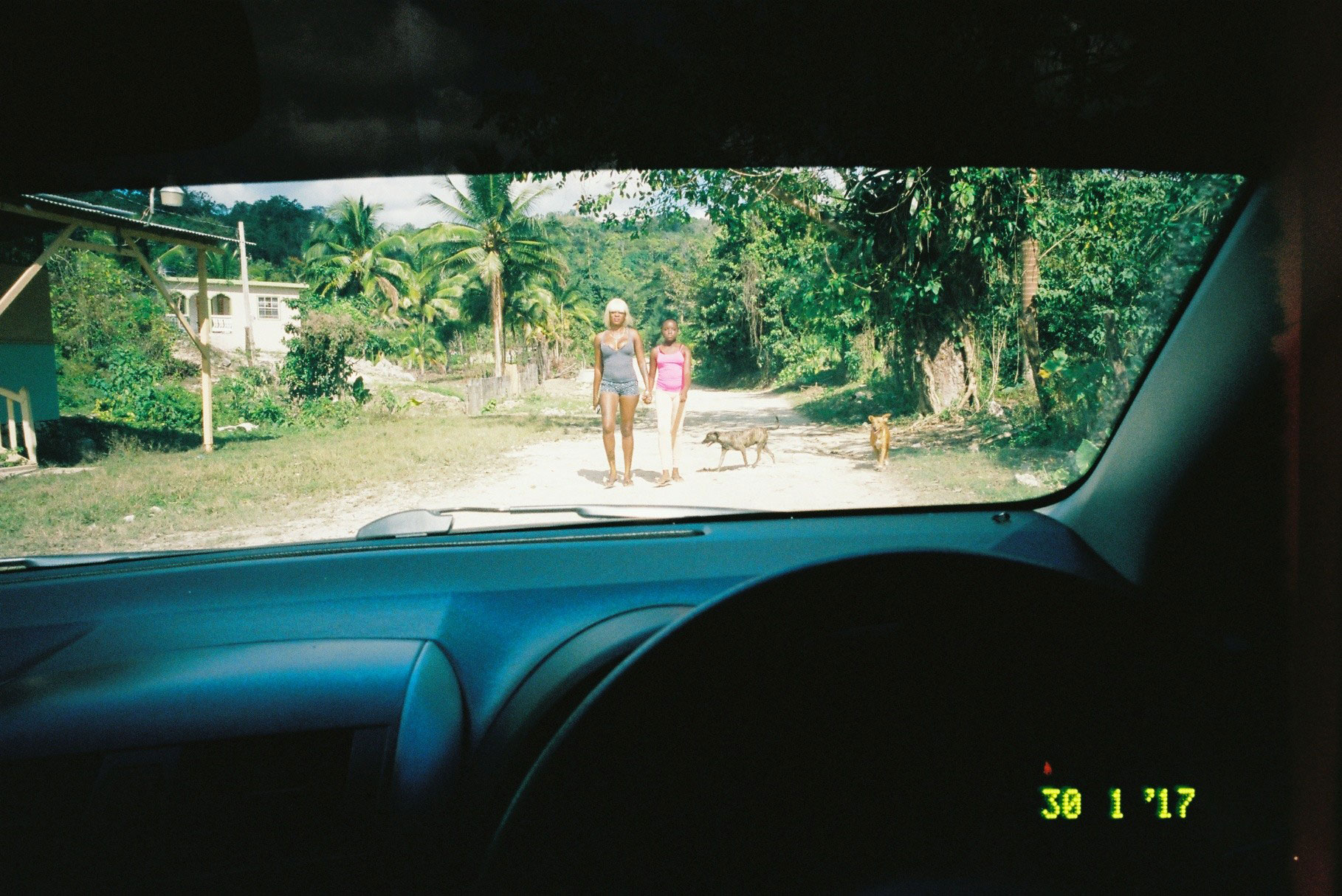 Ivar-Wigan_Sue-and-Chrissie_2017