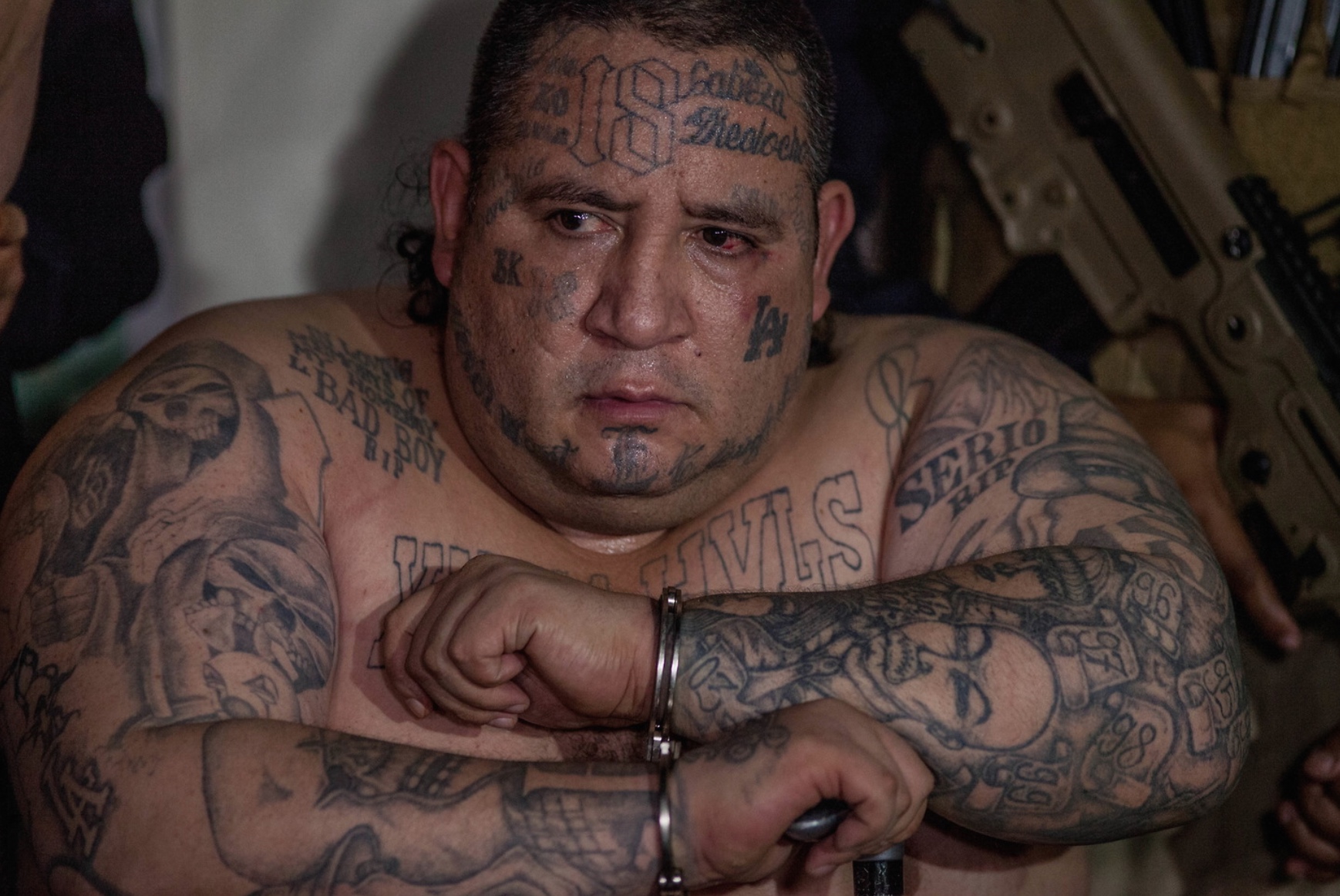 Ricky Alexander Zelaya Camacho was arrested by the Anti-Extortion Police in Tegucigalpa and presented to the press. The notorious 18th Street Gang is known to be responsible for rape, extortion, murder, torture and drug-related offences. 10th August 2017.