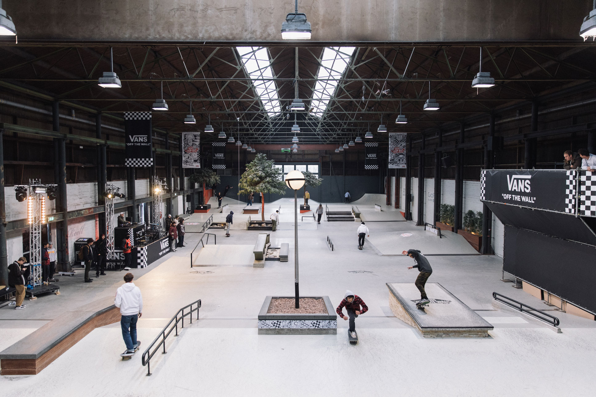 Vans_Shop_Riot_Huck-Grey_Hutton-2