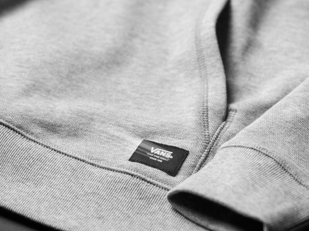 SP18_VN0A3H5M02F_VERSA HOODIE_REFLECTIVE LABEL MACRO[2]