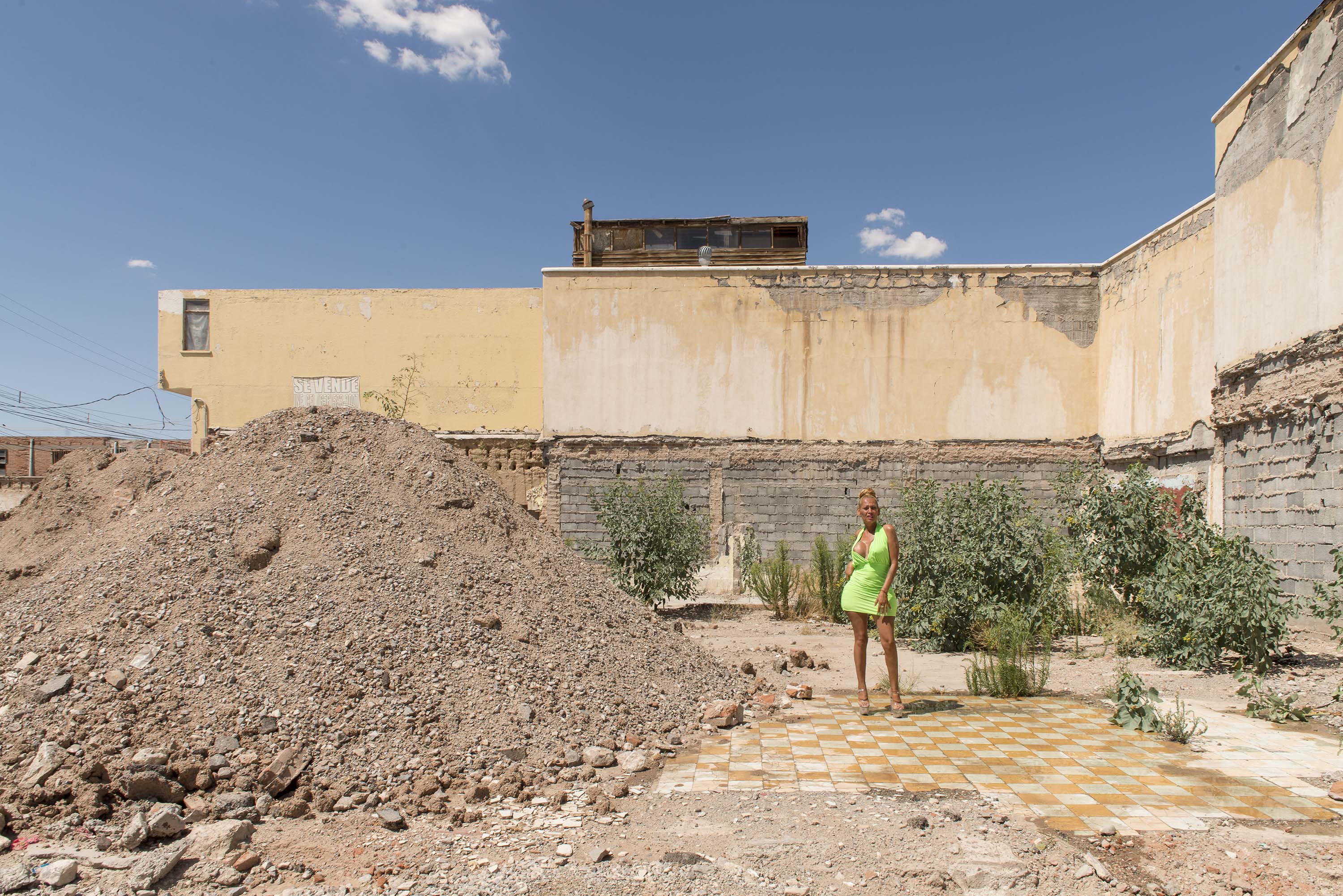 Pista de Baile del club "Arthur's" (Dance floor of the club "Arthur's"), 2016. Courtesy of the artist and Galerie Peter Kilchmann, Zurich, Switzerland.